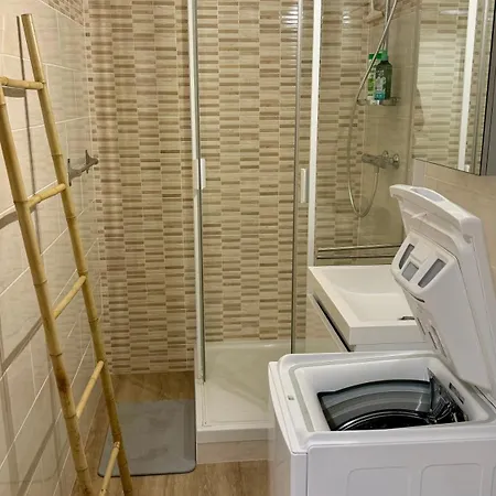 Marina Face 圣让-德蒙